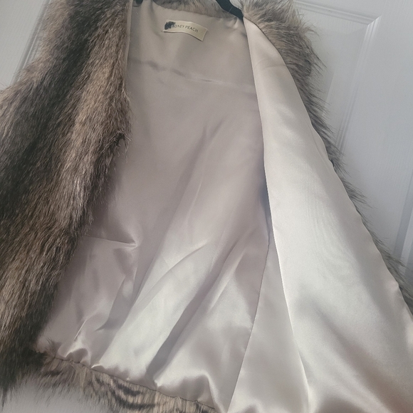 Honey Punch Faux Fur Lined Vest Women's Size L - Picture 9 of 10
